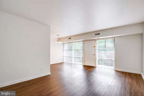 Annandale, VA 22003,4965 AMERICANA DR #104