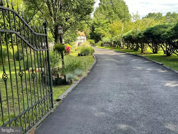 570 WALTON AVE, Mount Laurel, NJ 08054