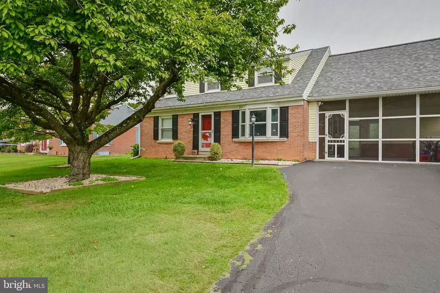 2137 SHAARON DR, Lancaster, PA 17601