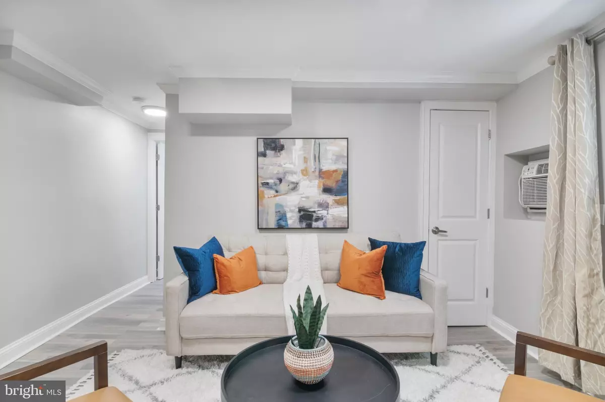 Washington, DC 20010,1708 NEWTON ST NW #104