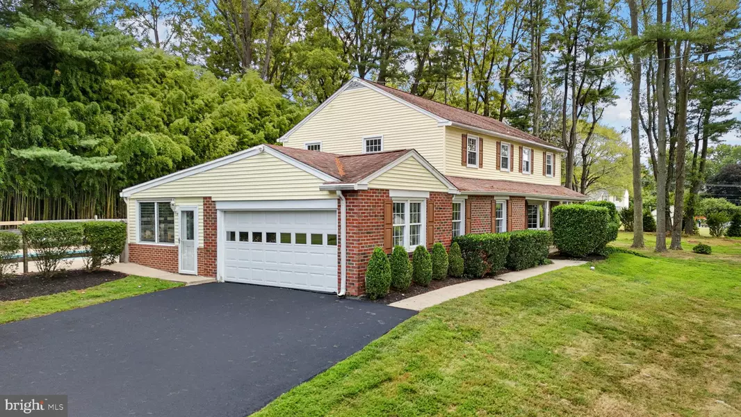 1075 WESTWOOD DR, West Chester, PA 19382