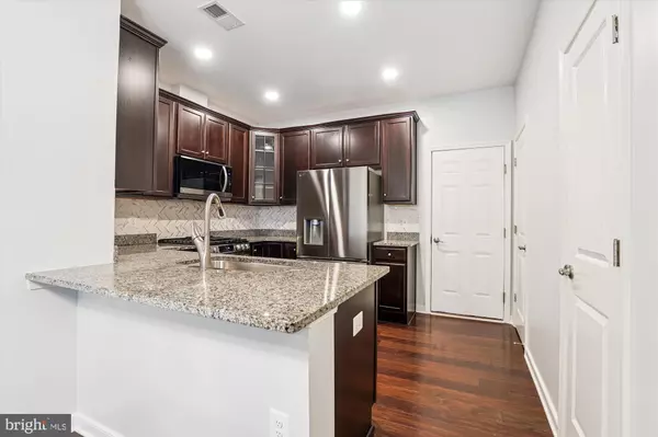 Chantilly, VA 20152,44075 PEIROSA TER