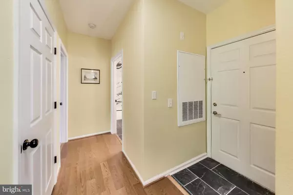 Mclean, VA 22102,1571 SPRING GATE DR #6208