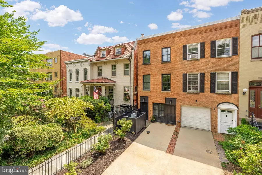 811 E CAPITOL ST SE, Washington, DC 20003