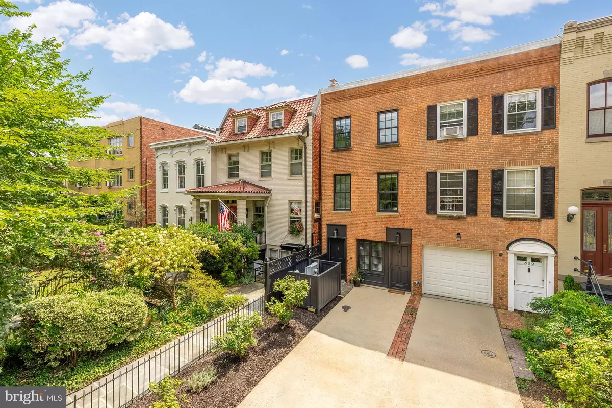 Washington, DC 20003,811 E CAPITOL ST SE