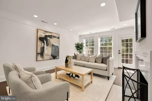 Washington, DC 20003,811 E CAPITOL ST SE