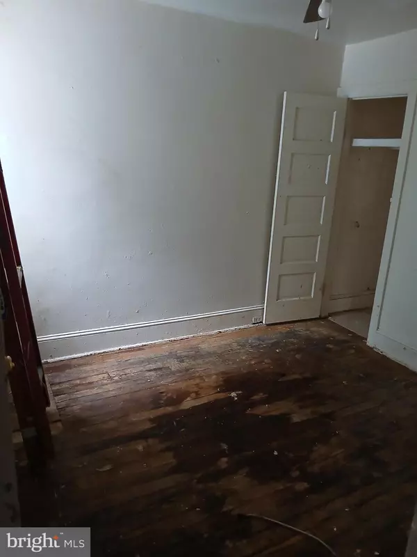 Chester, PA 19013,1124 W 9TH ST