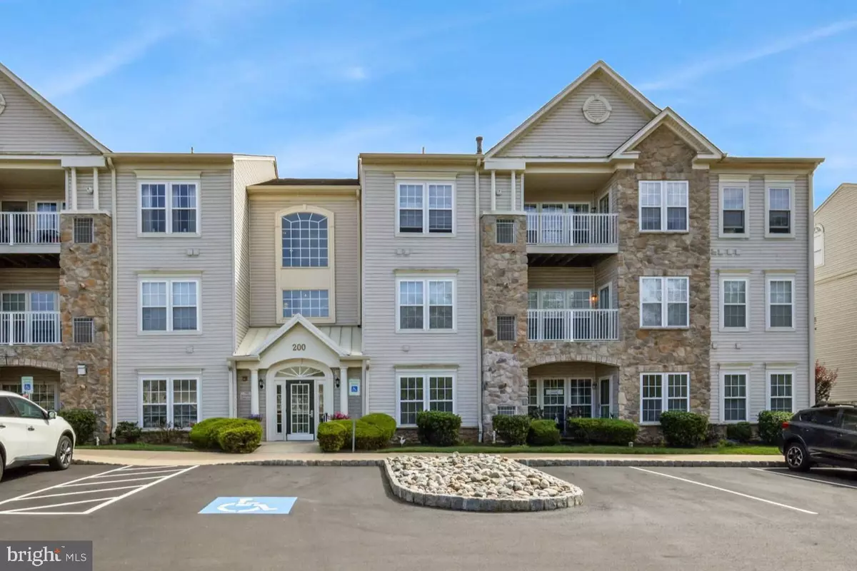 Warrington, PA 18976,200 CLARET CT #204