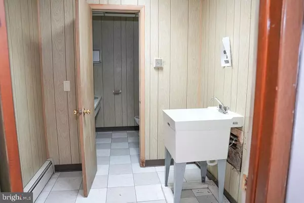 Vineland, NJ 08360,1851 W LANDIS AVE #B