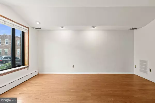 Philadelphia, PA 19145,1940 WOLF ST