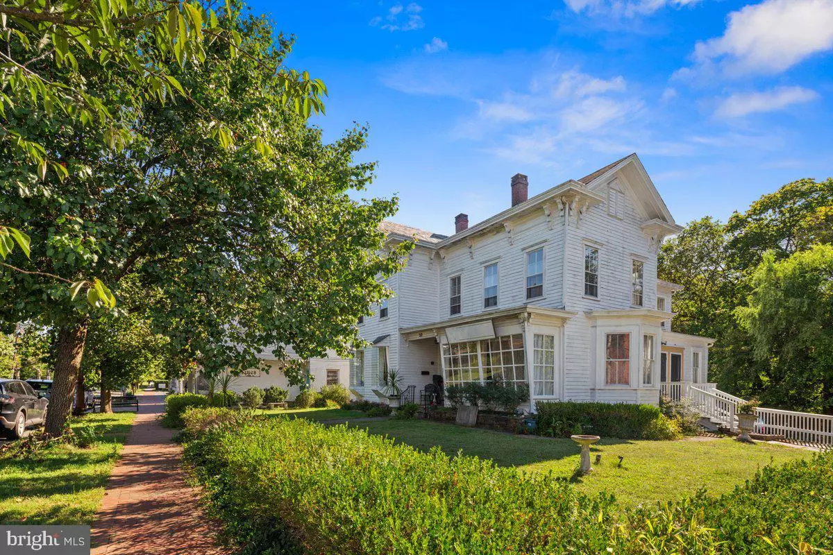 Hopewell, NJ 08525,37 W BROAD ST