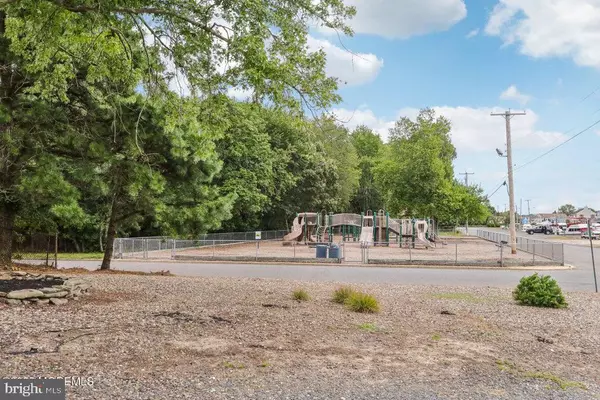 Lanoka Harbor, NJ 08734,406 SYCAMORE DR