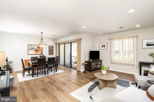 East Windsor, NJ 08520,T-4 AVON DR E