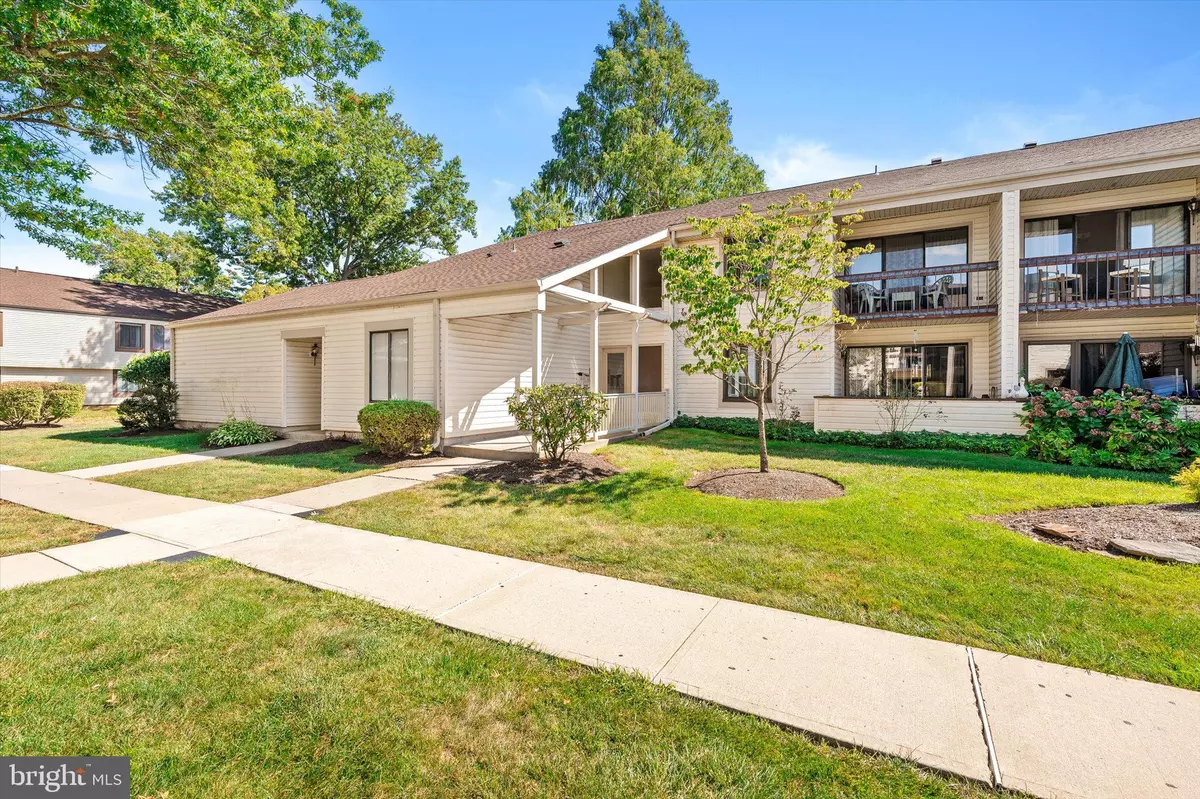 East Windsor, NJ 08520,T-4 AVON DR E