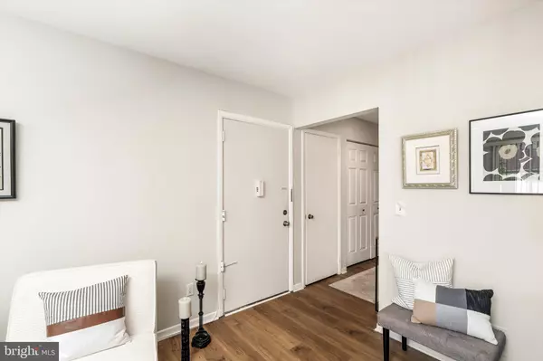 East Windsor, NJ 08520,T-4 AVON DR E