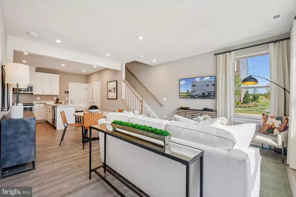 Dumfries, VA 22026,17806 SOUTHERN SHORES DR