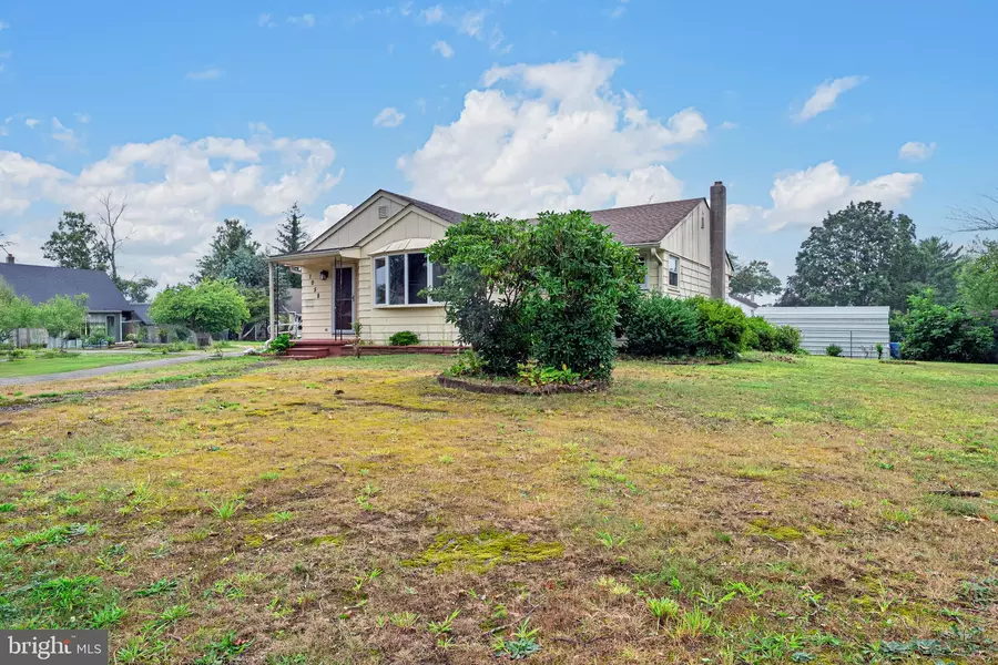 1058 LINDA LN, Vineland, NJ 08360