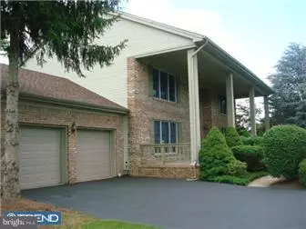 8 POPLAR CT, West Windsor, NJ 08550