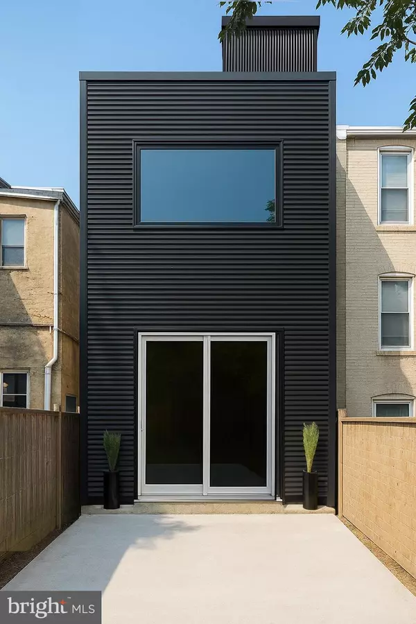 Philadelphia, PA 19147,537 TITAN ST