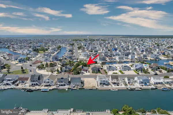 Manahawkin, NJ 08050,947 JENNIFER LN