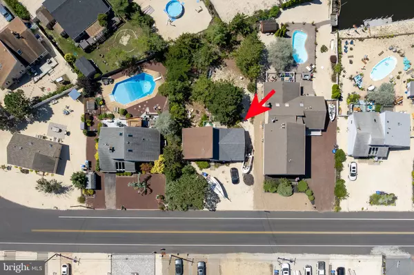 Manahawkin, NJ 08050,947 JENNIFER LN