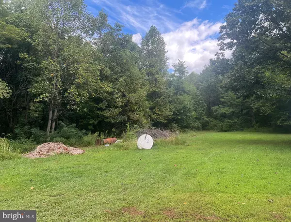 Paw Paw, WV 25434,22322 CACAPON RD