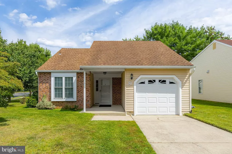 9 AVANDALE CT, Mount Laurel, NJ 08054