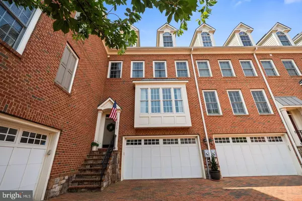 Fairfax, VA 22030,10665 YORKTOWN CT