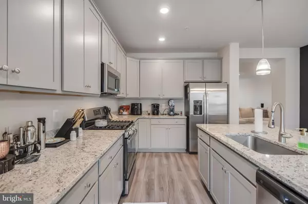 Lanham, MD 20706,9719 VANG DR