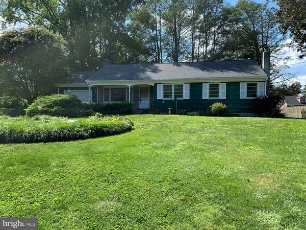 2022 MEADOW RIDGE DR, Lancaster, PA 17601