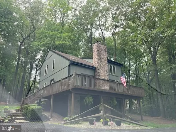 10 WHITE OAK DR, Fleetwood, PA 19522
