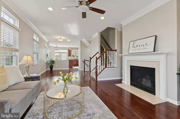 Chantilly, VA 20152,25109 GUNNERY SQ