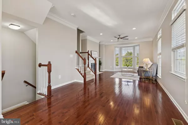 Chantilly, VA 20152,25109 GUNNERY SQ