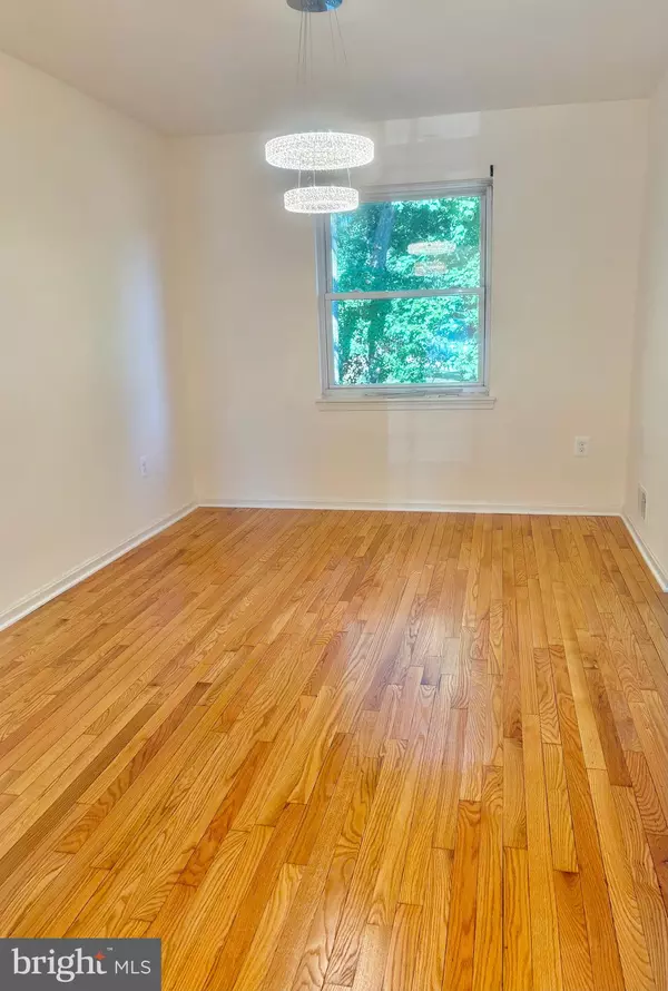 Falls Church, VA 22043,7810 SNEAD LN