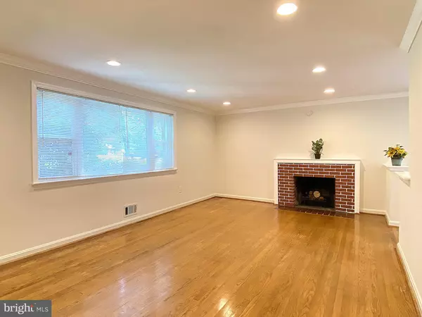 Chevy Chase, MD 20815,8502 DONNYBROOK DR