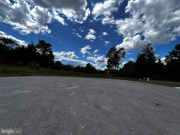 Bunker Hill, WV 25413,220 GENTLE BREEZE DR