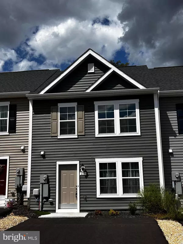 Bunker Hill, WV 25413,220 GENTLE BREEZE DR