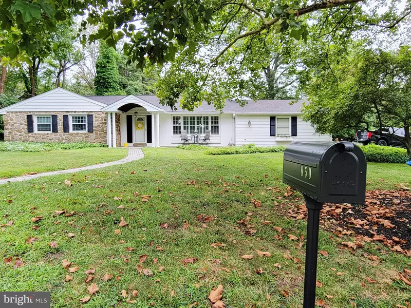 850 THOMAS, Lafayette Hill, PA 19444