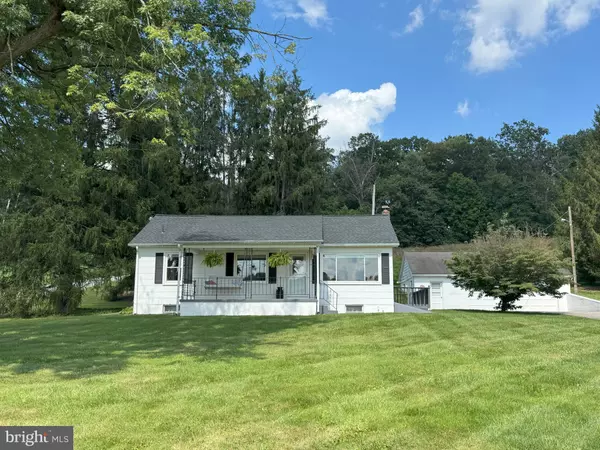 3267 DAVIS VALLEY RD, Stewartstown, PA 17363