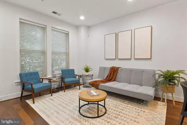 Alexandria, VA 22301,2215 RICHMOND HWY #101