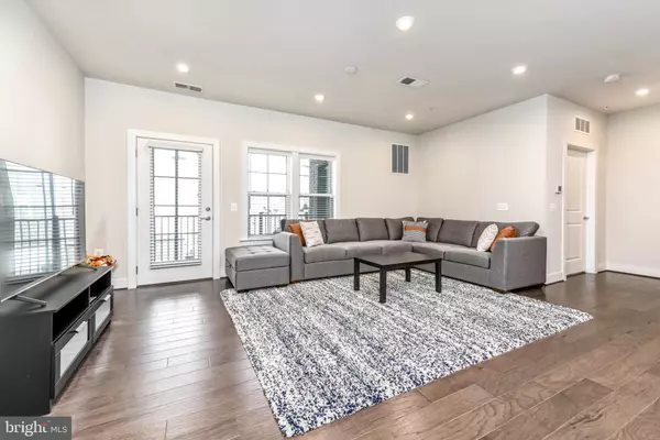 Herndon, VA 20171,2320 FIELD POINT RD #4-106