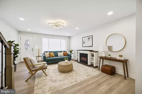 926 WINTON ST, Philadelphia, PA 19148