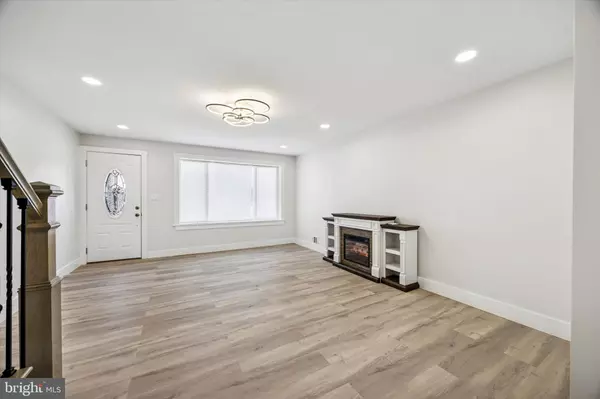 Philadelphia, PA 19148,926 WINTON ST