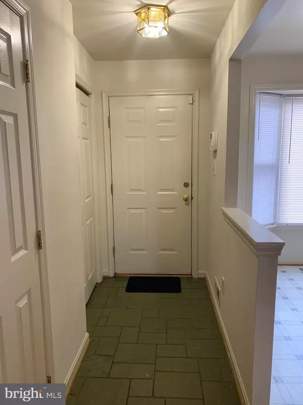 Arlington, VA 22207,2113 N TAZEWELL CT