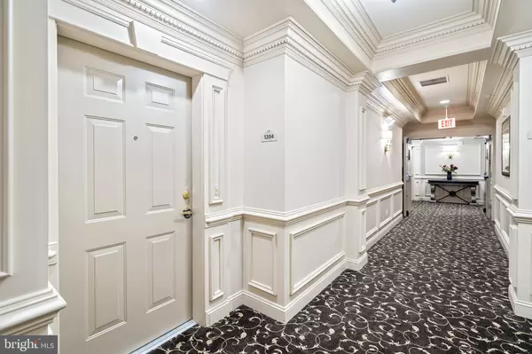 East Brunswick, NJ 08816,1204 CEDAR VILLAGE BLVD #204