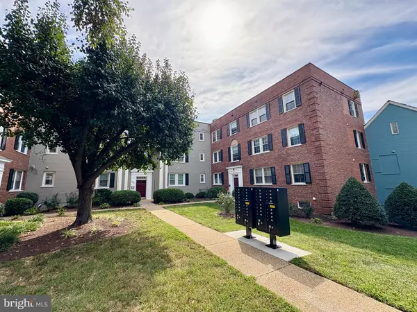 Washington, DC 20020,2008 38TH ST SE #302