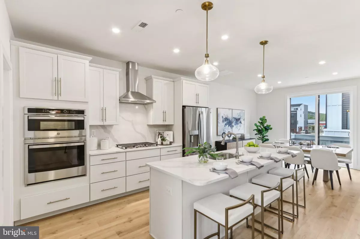 Conshohocken, PA 19428,957 RIVERPLACE DR #57O