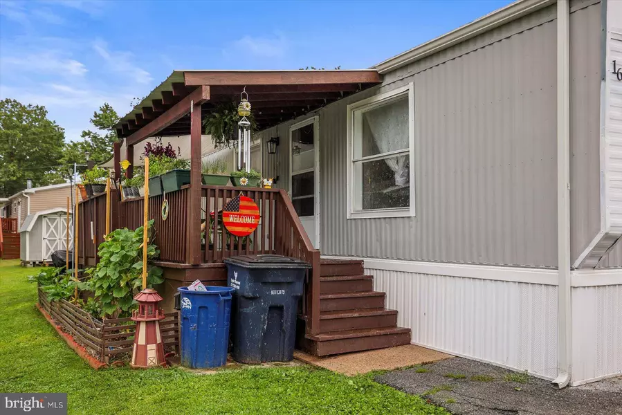 16 EARL LN, Lititz, PA 17543