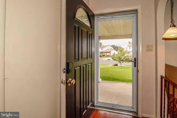 Stratford, NJ 08084,206 WINDING WAY RD