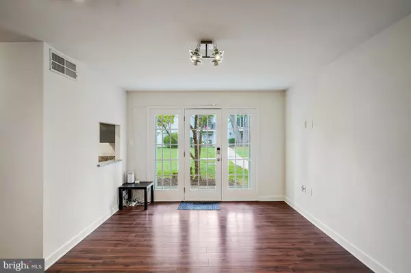 Fairfax, VA 22031,9451 FAIRFAX BLVD #102